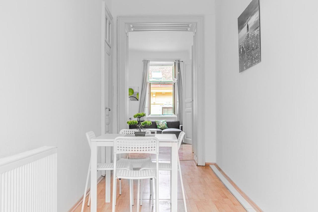 וינה Pleasing 2Br Apt. Akh-Perfect For Groups מראה חיצוני תמונה