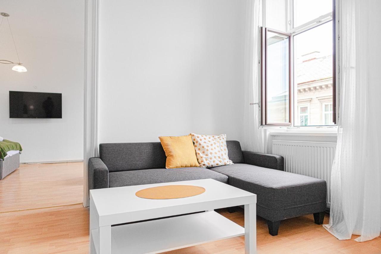 וינה Pleasing 2Br Apt. Akh-Perfect For Groups מראה חיצוני תמונה