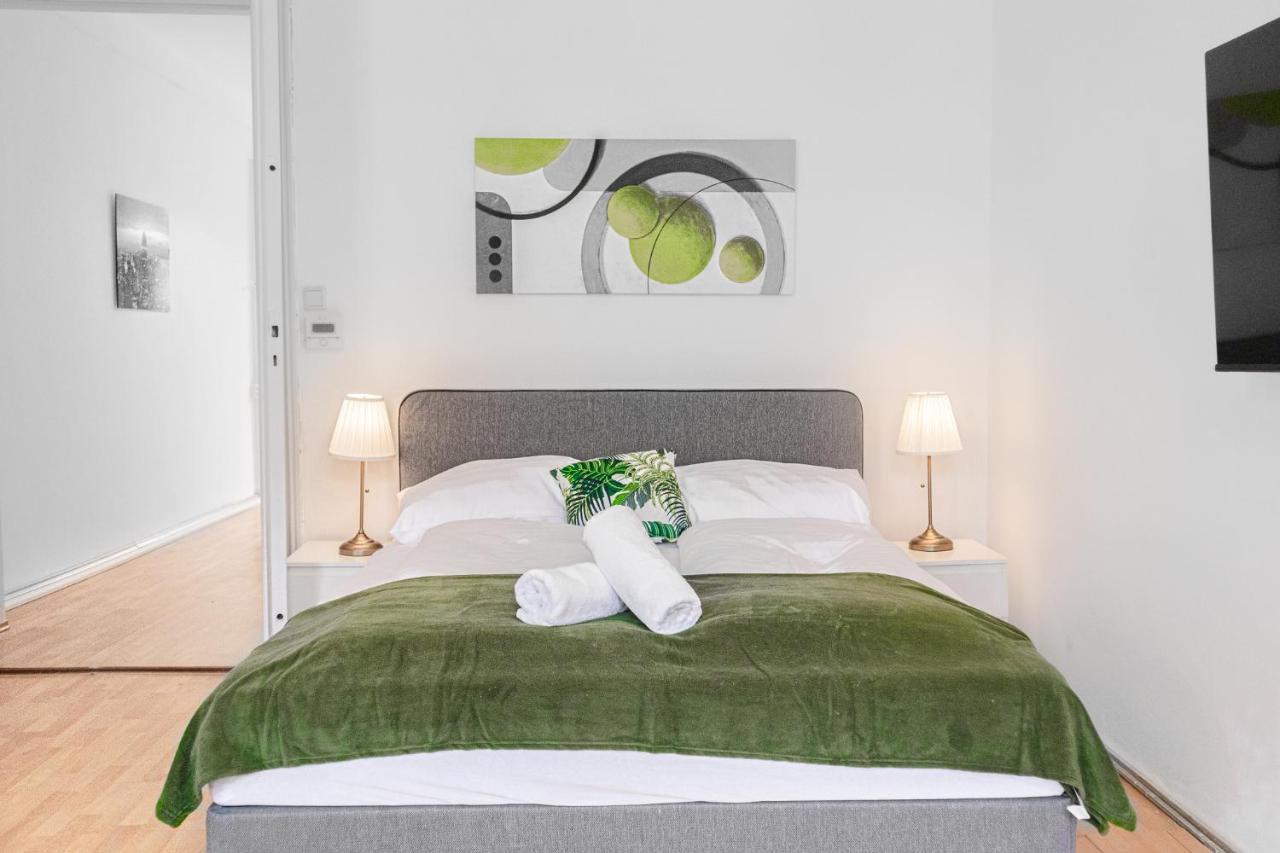 וינה Pleasing 2Br Apt. Akh-Perfect For Groups מראה חיצוני תמונה