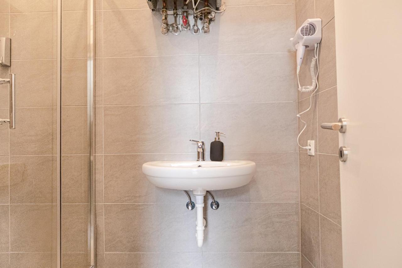וינה Pleasing 2Br Apt. Akh-Perfect For Groups מראה חיצוני תמונה